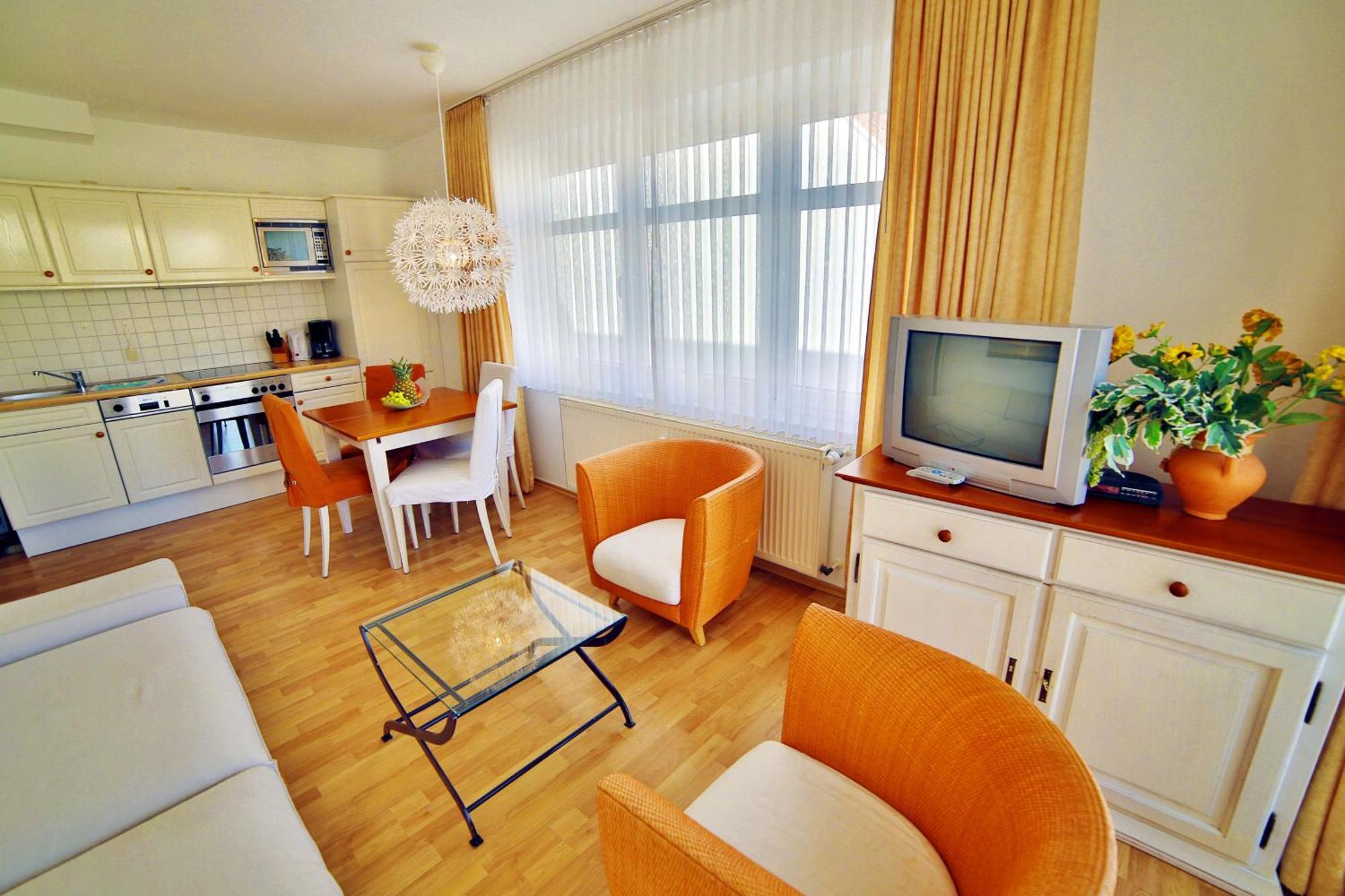 Ferienwohnung Binzer Strandgut Im Haus Jahreszeiten Binz Exterior photo